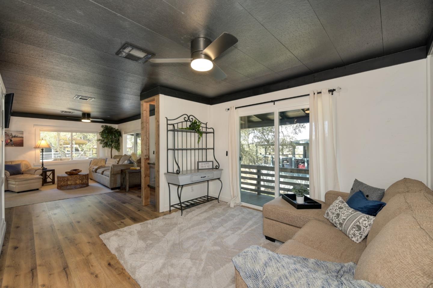 2000 Camanche RD 233