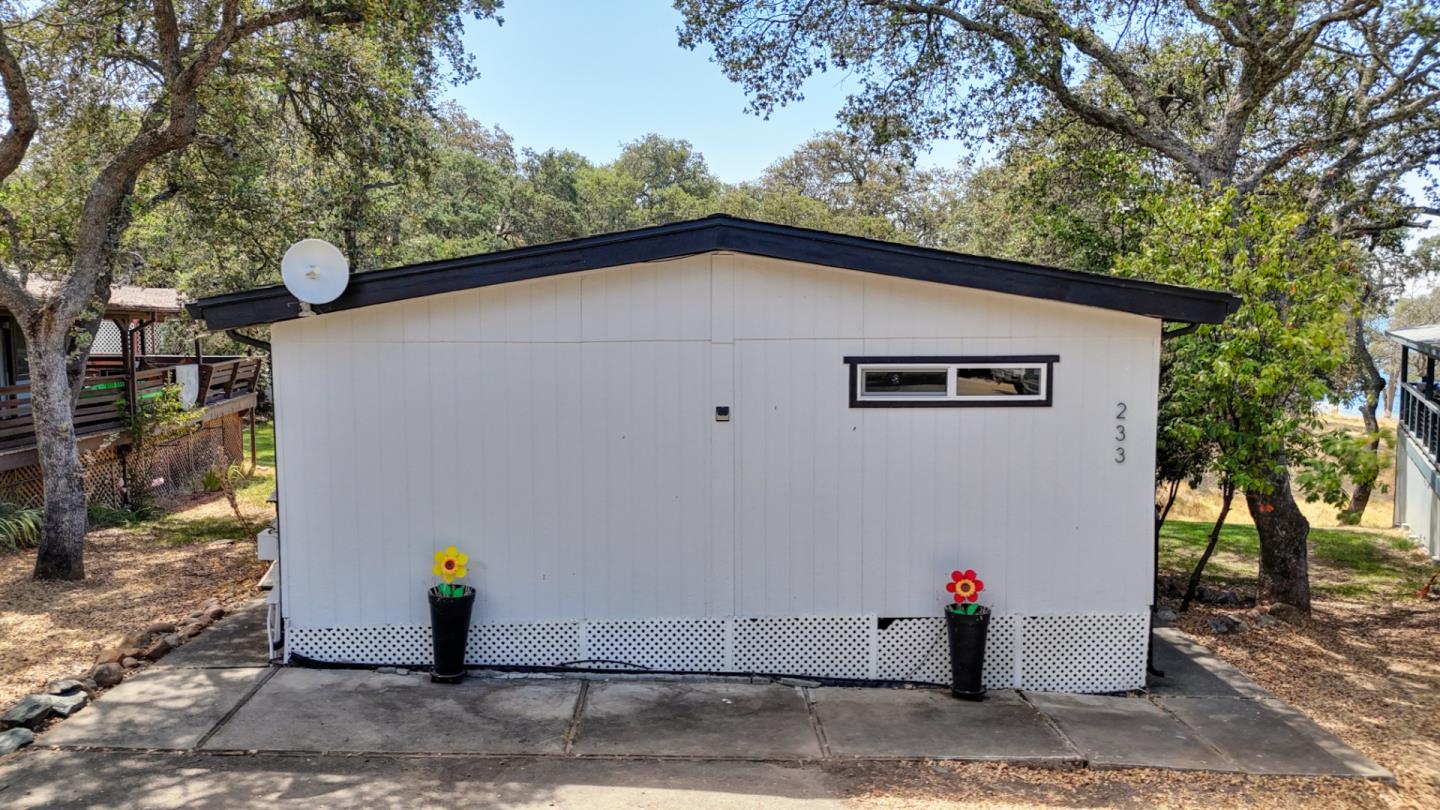 2000 Camanche RD 233