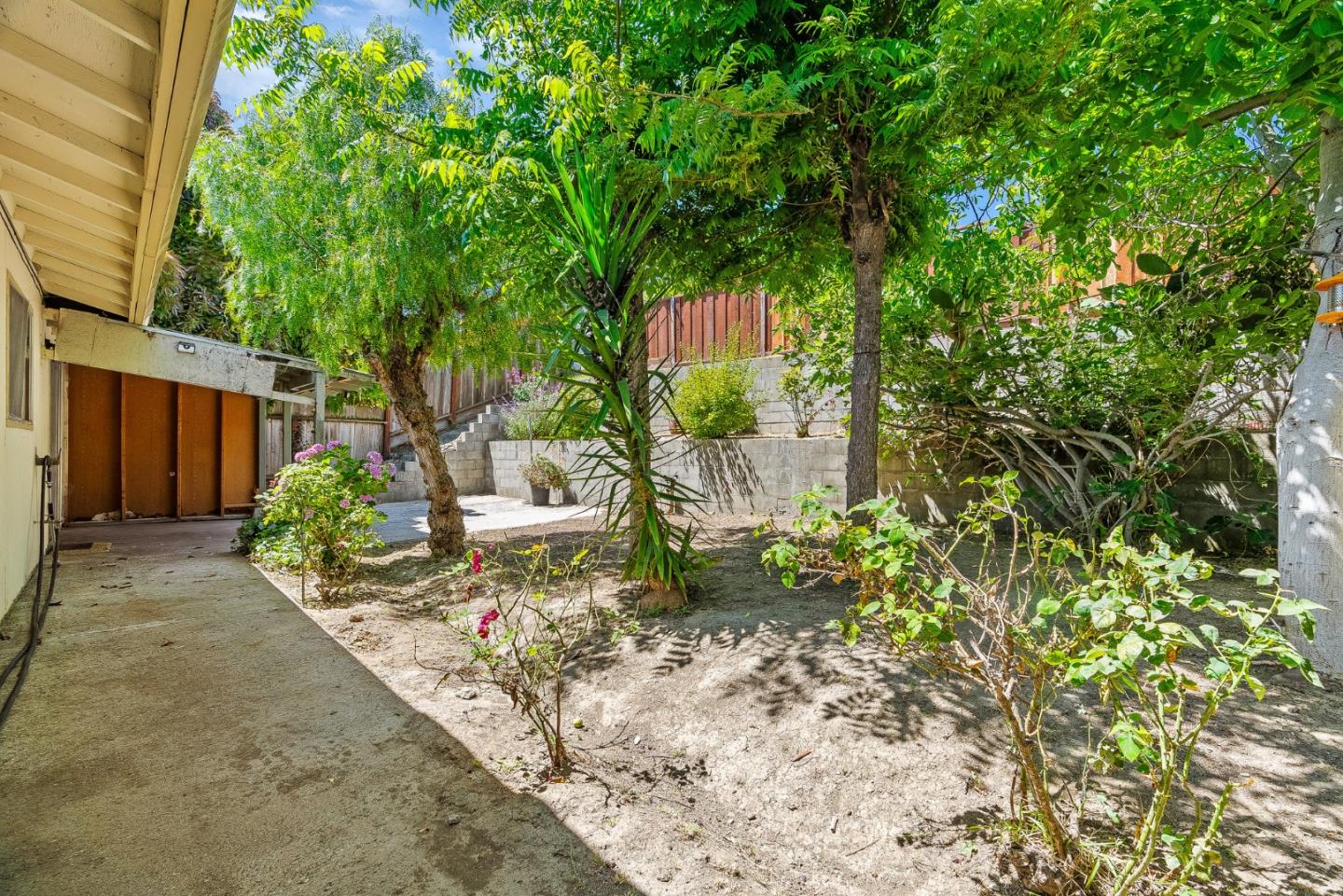 742 Pino Way