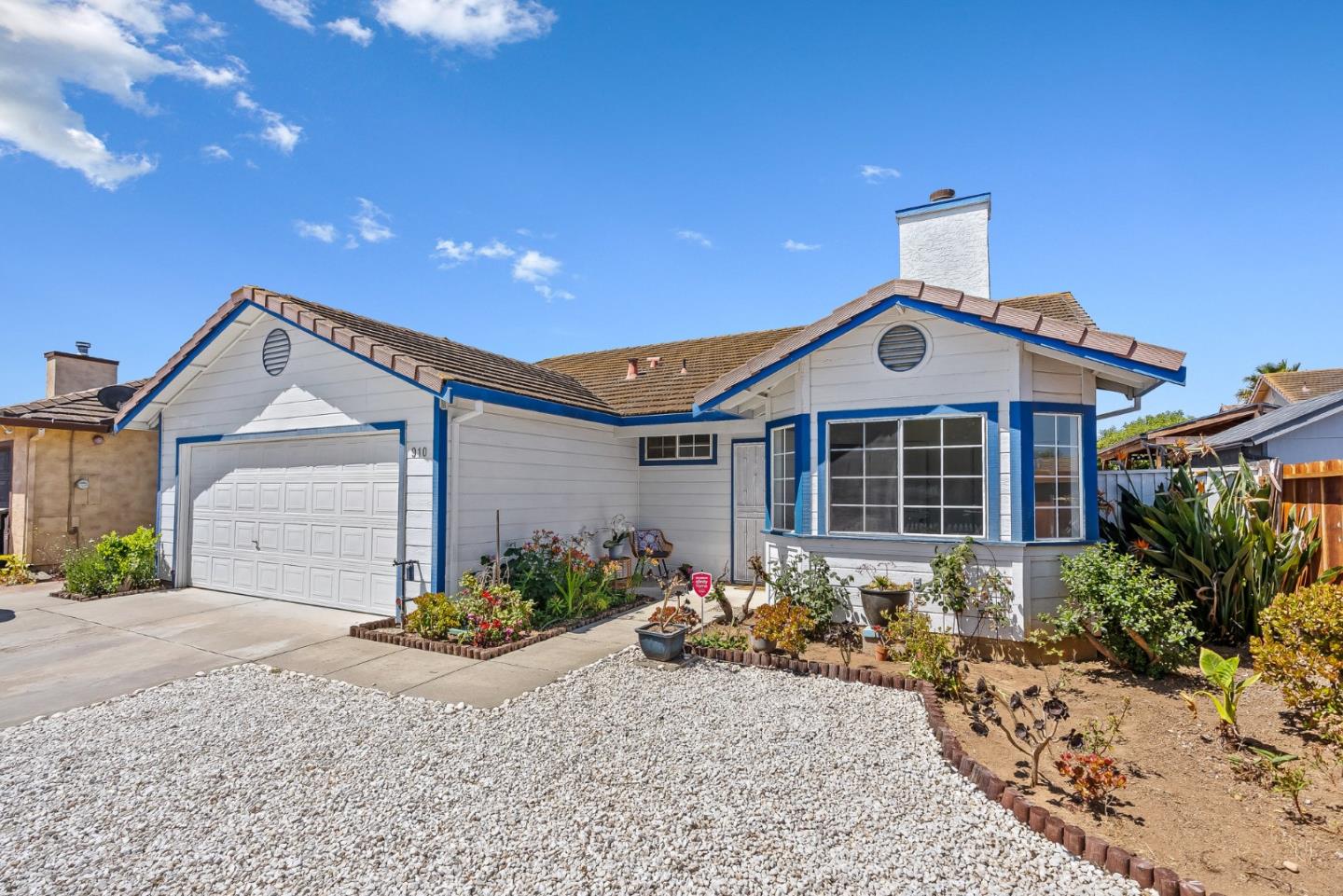 910 Cortina Way