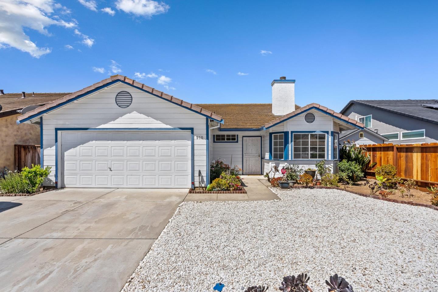 910 Cortina Way