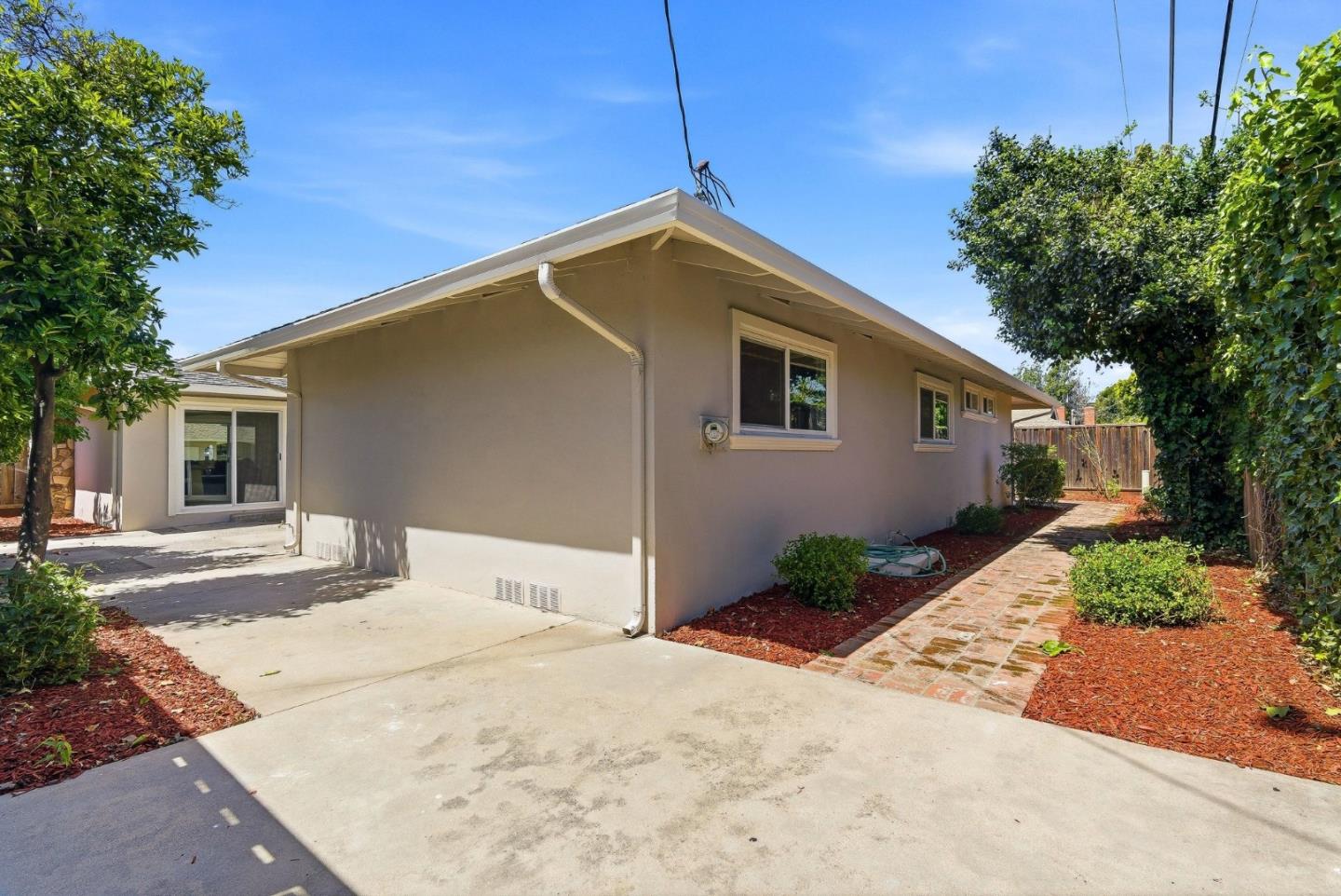 31 La Mirada Court