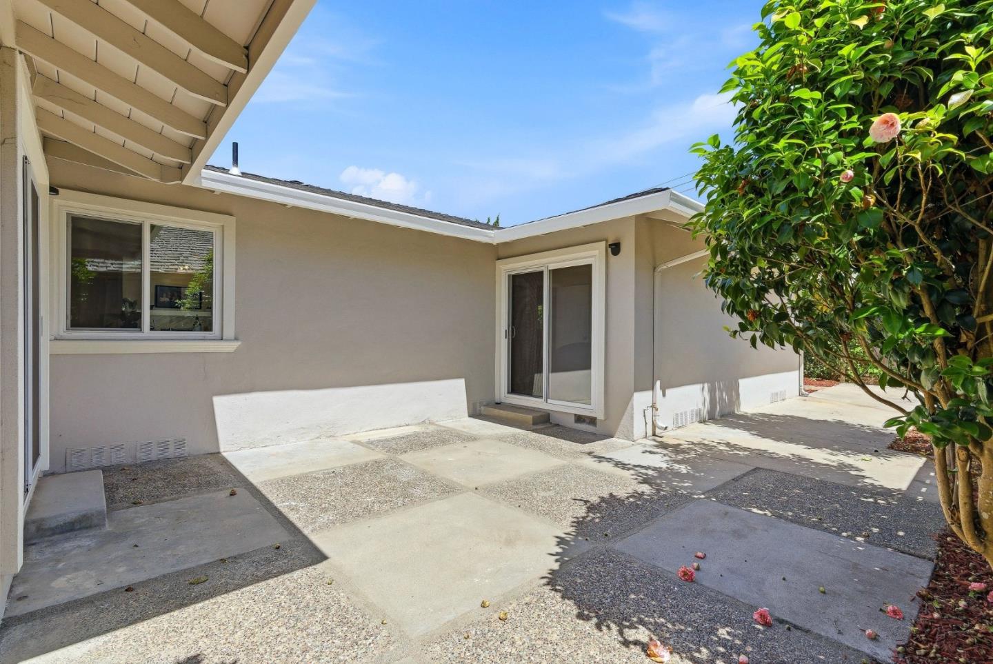 31 La Mirada Court