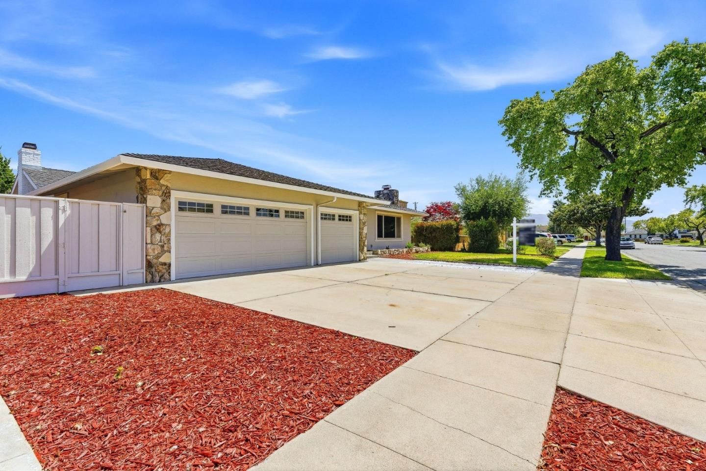 31 La Mirada Court