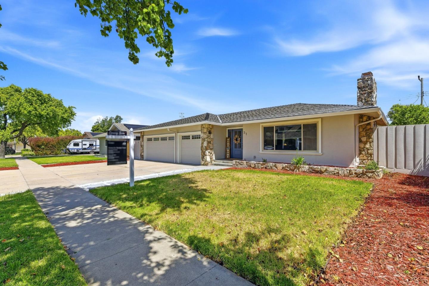 31 La Mirada Court