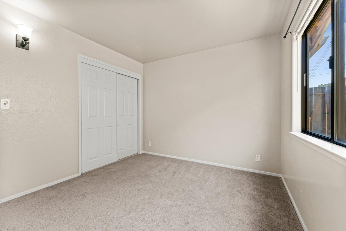 7685-7695 Pine Tree