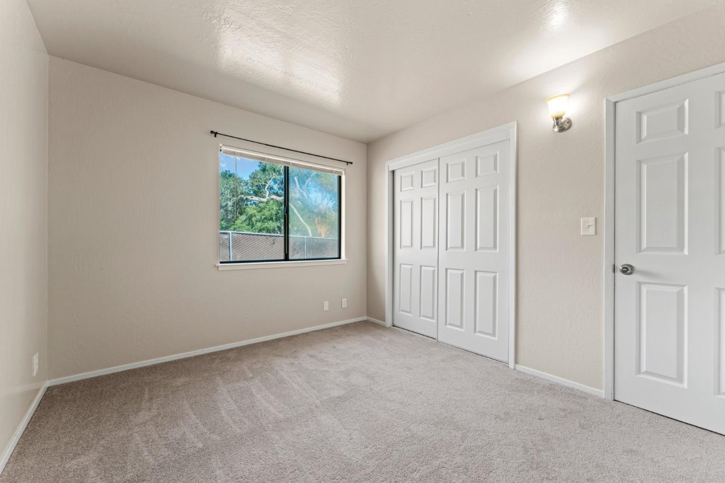7685-7695 Pine Tree