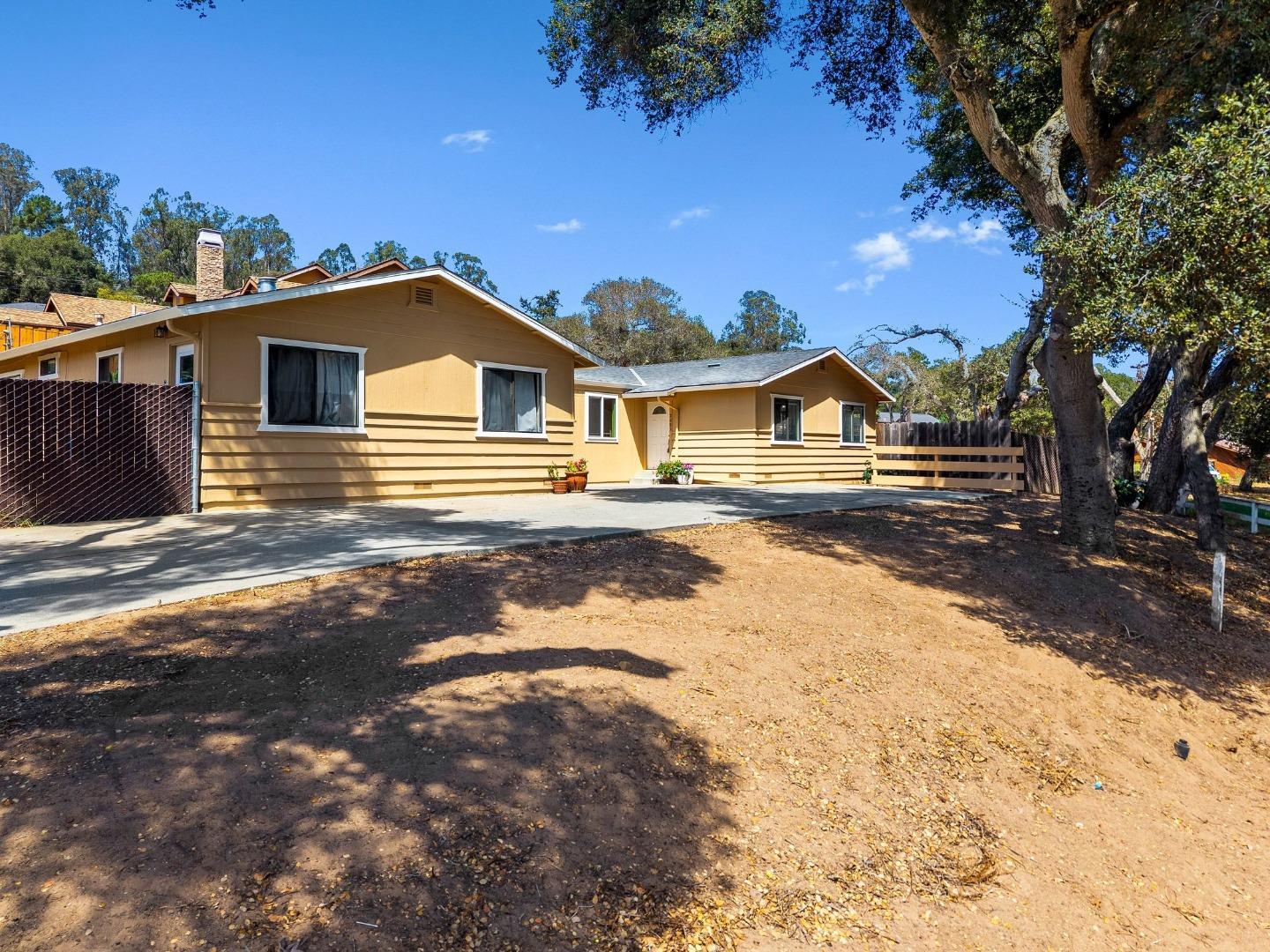 7685-7695 Pine Tree