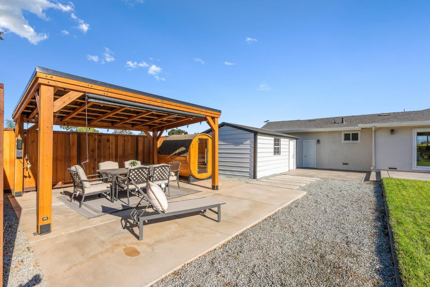 296 River RD