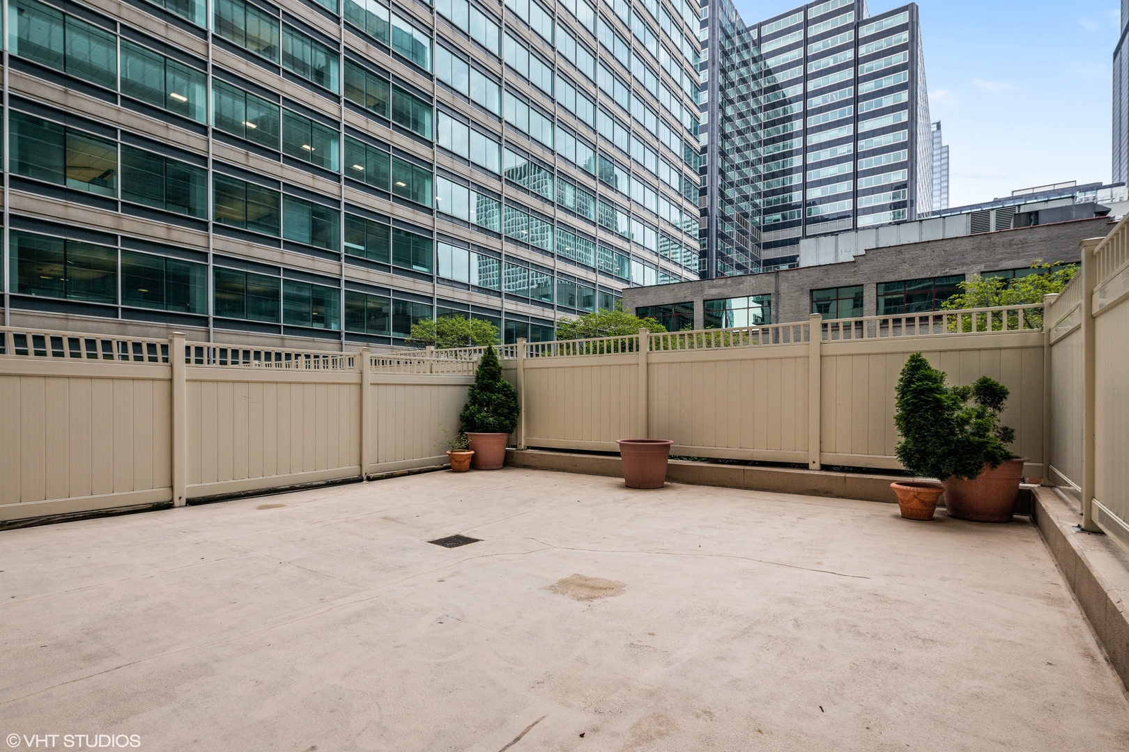 125 S Jefferson Street Unit: 605