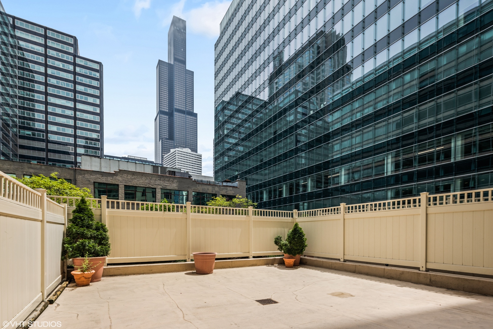 125 S Jefferson Street Unit: 605