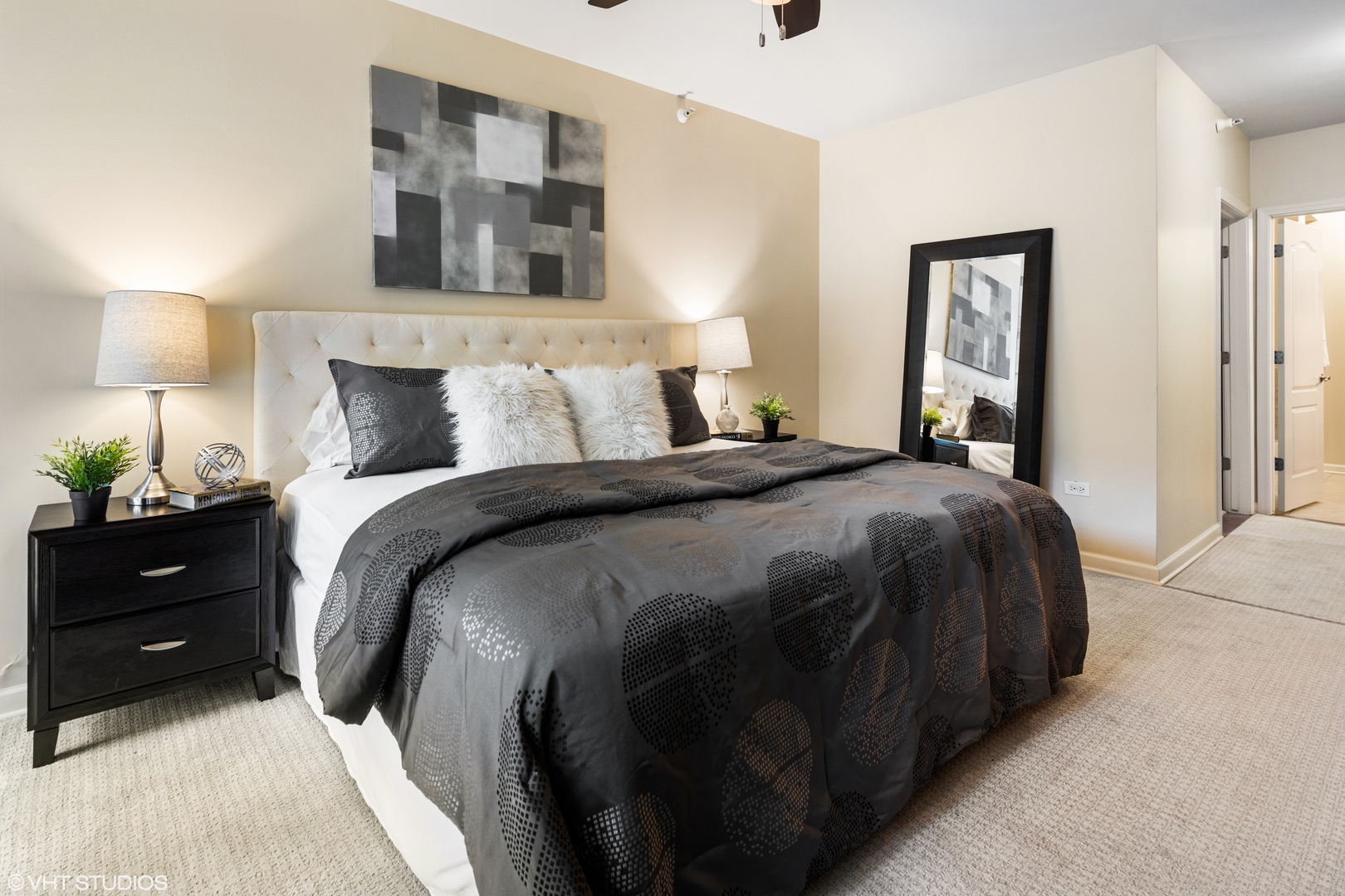 125 S Jefferson Street Unit: 605