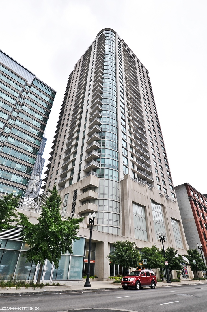 125 S Jefferson Street Unit: 605