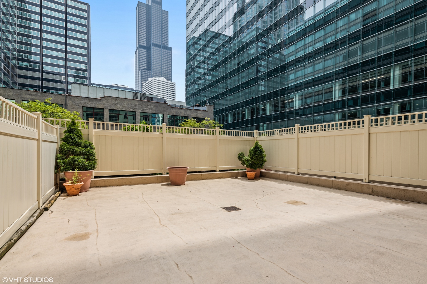 125 S Jefferson Street Unit: 605