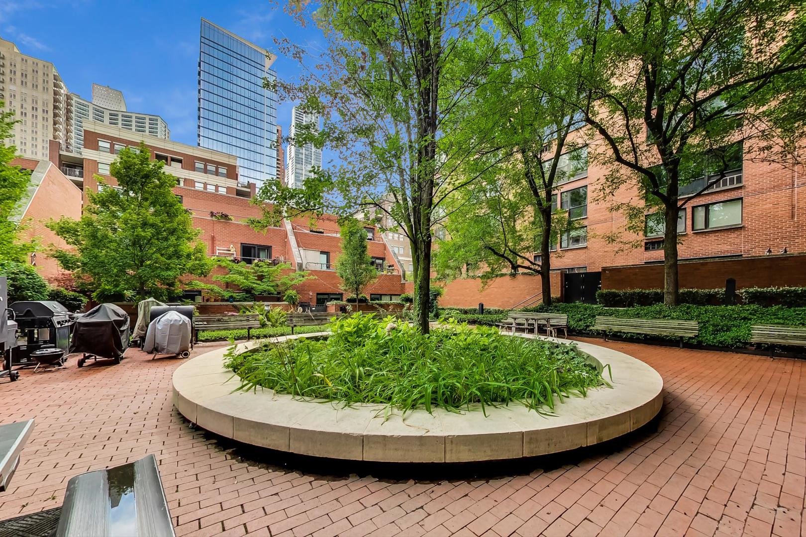 1169 S PLYMOUTH Court Unit: 304