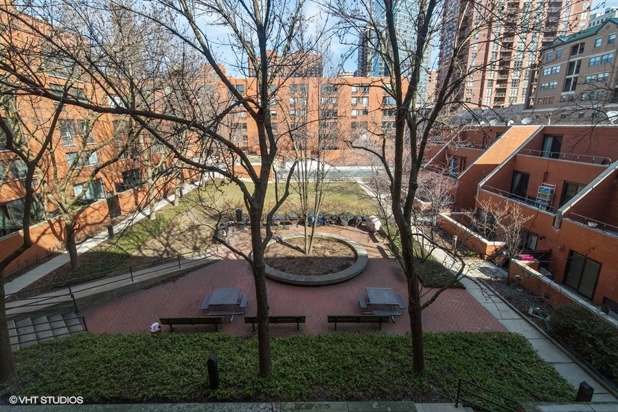 1169 S PLYMOUTH Court Unit: 304