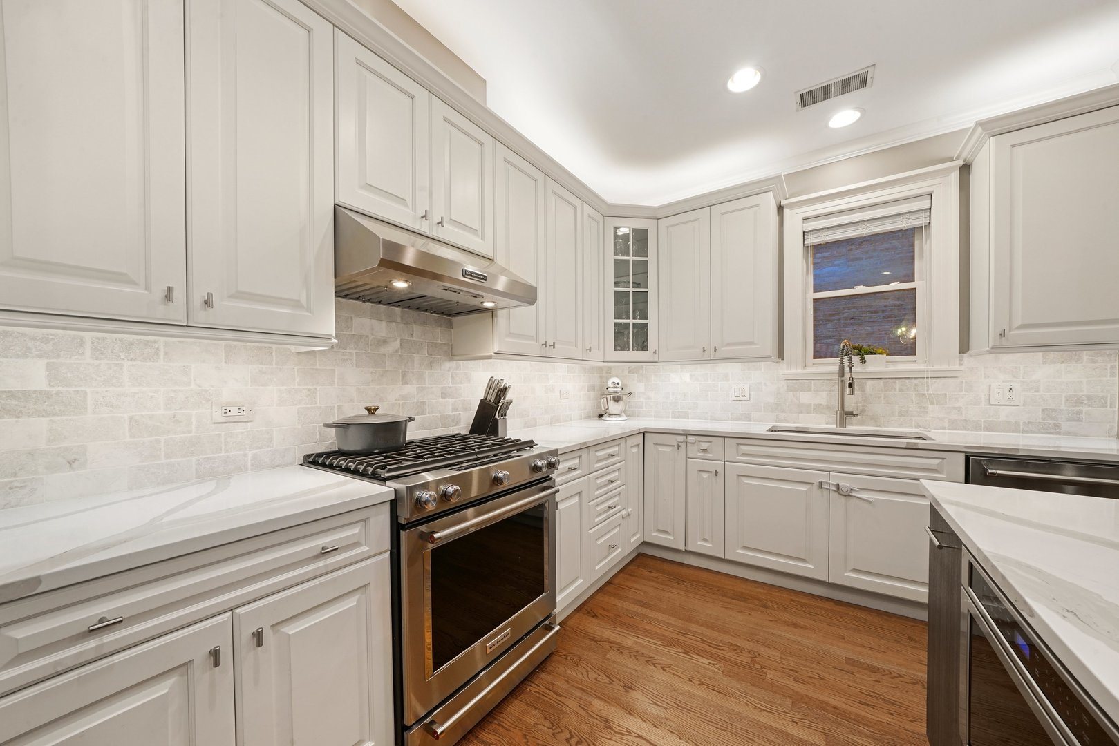 1368 N MOHAWK Street Unit: 2N