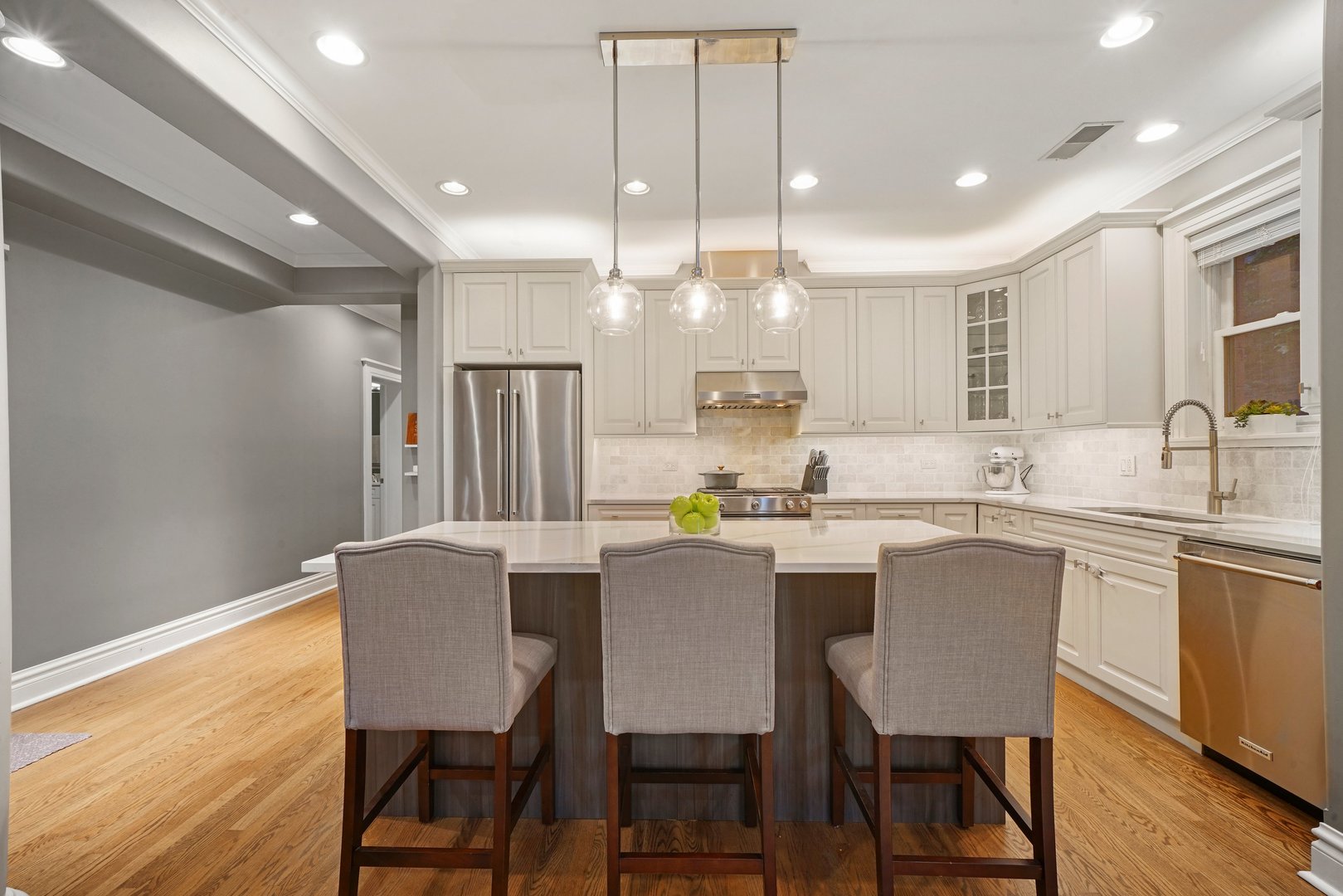 1368 N MOHAWK Street Unit: 2N