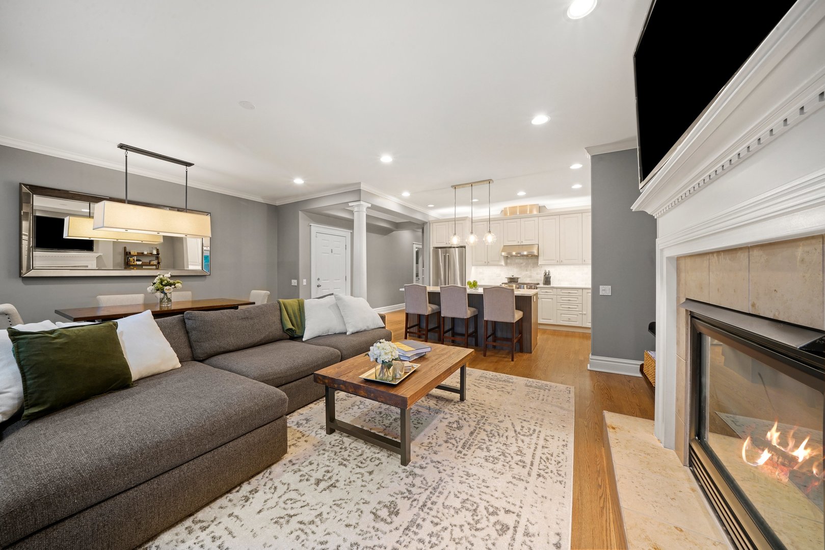 1368 N MOHAWK Street Unit: 2N