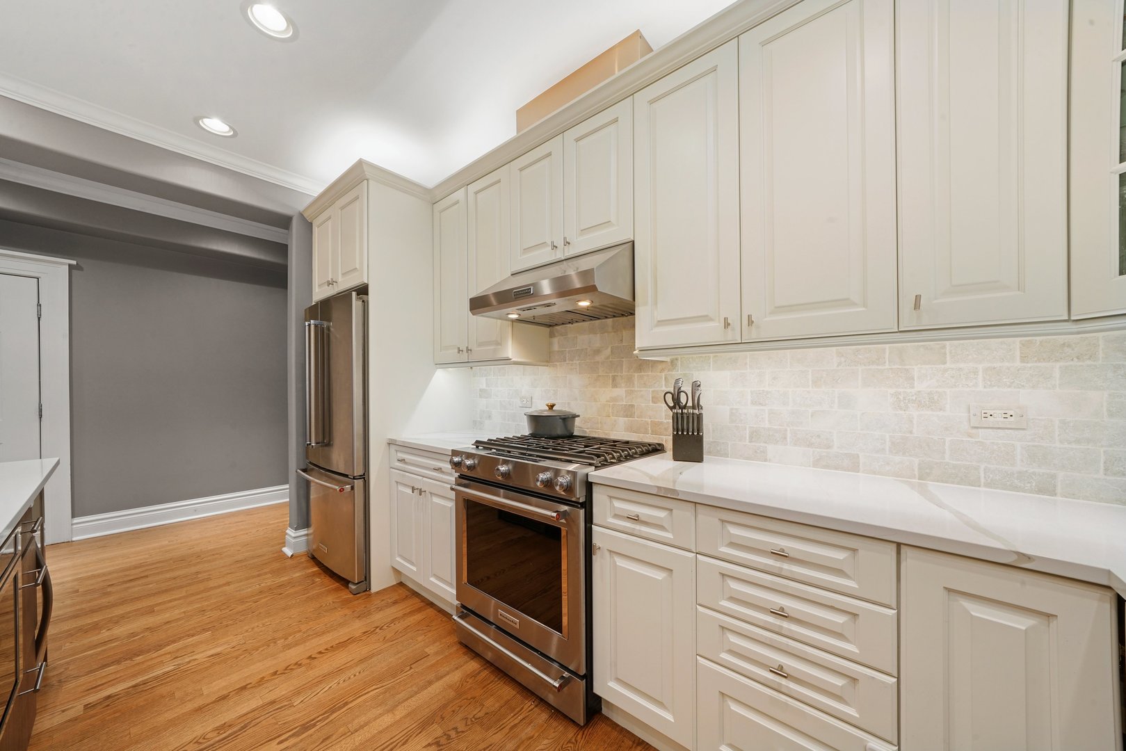 1368 N MOHAWK Street Unit: 2N