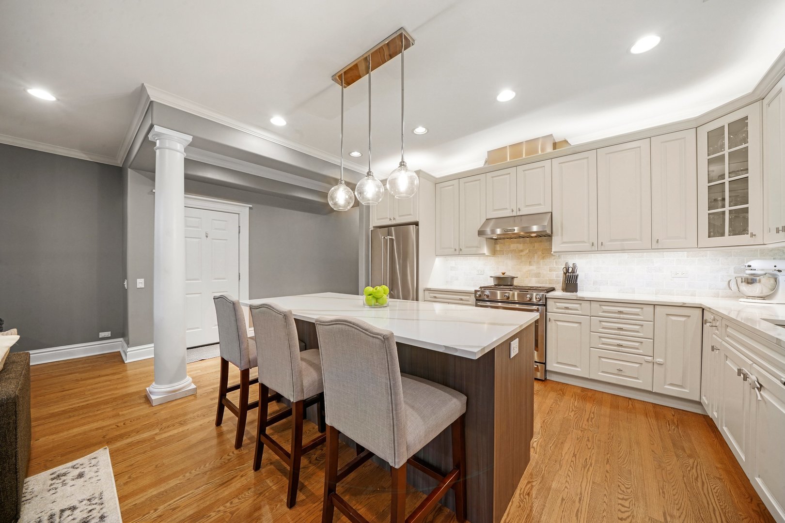 1368 N MOHAWK Street Unit: 2N