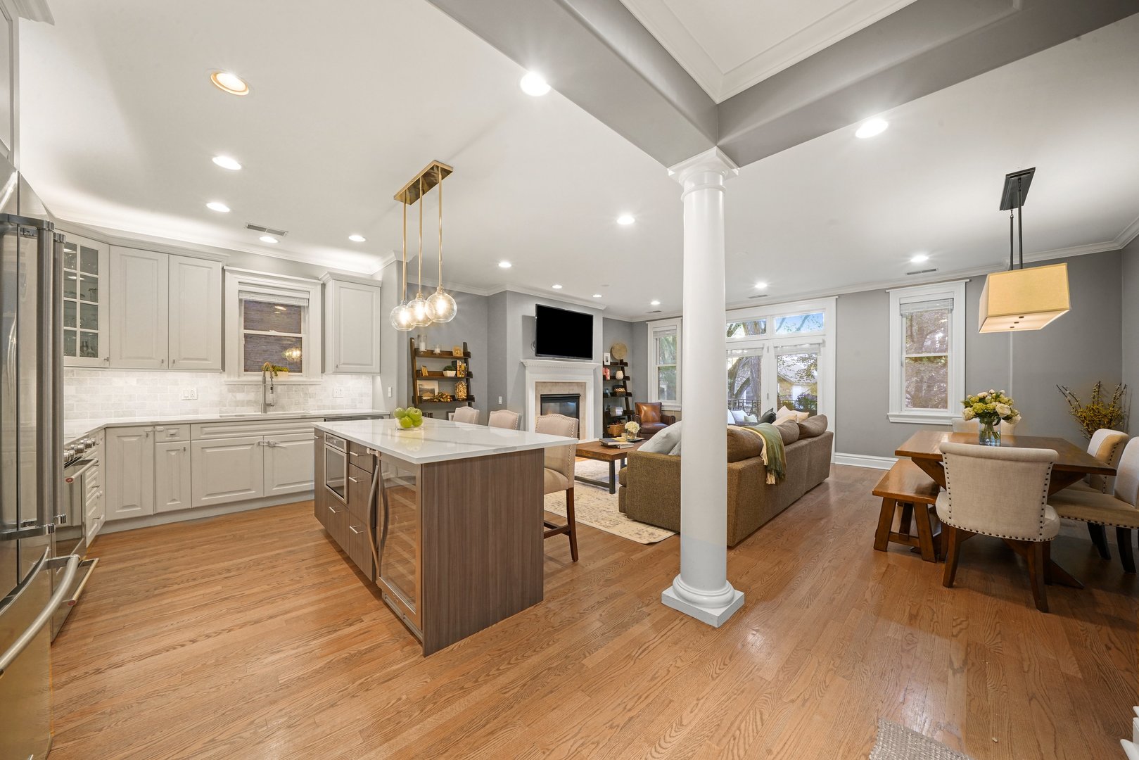 1368 N MOHAWK Street Unit: 2N