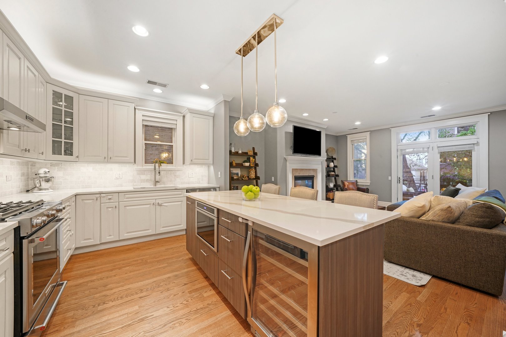 1368 N MOHAWK Street Unit: 2N