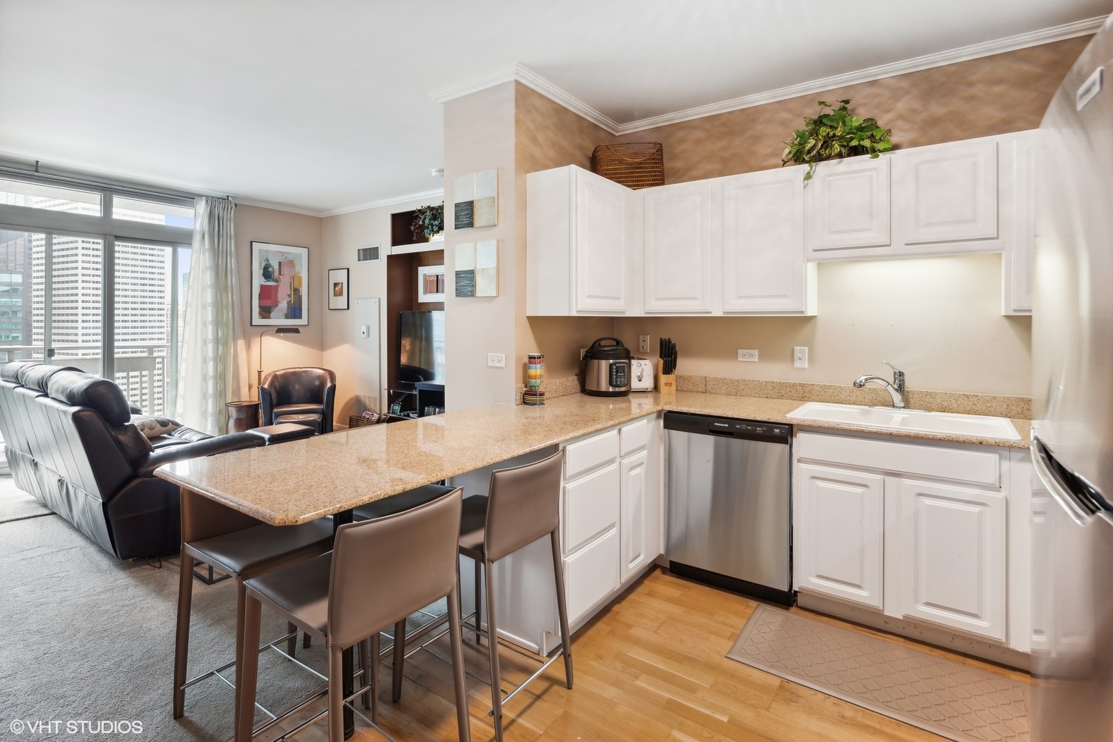 125 S Jefferson Street Unit: 2305