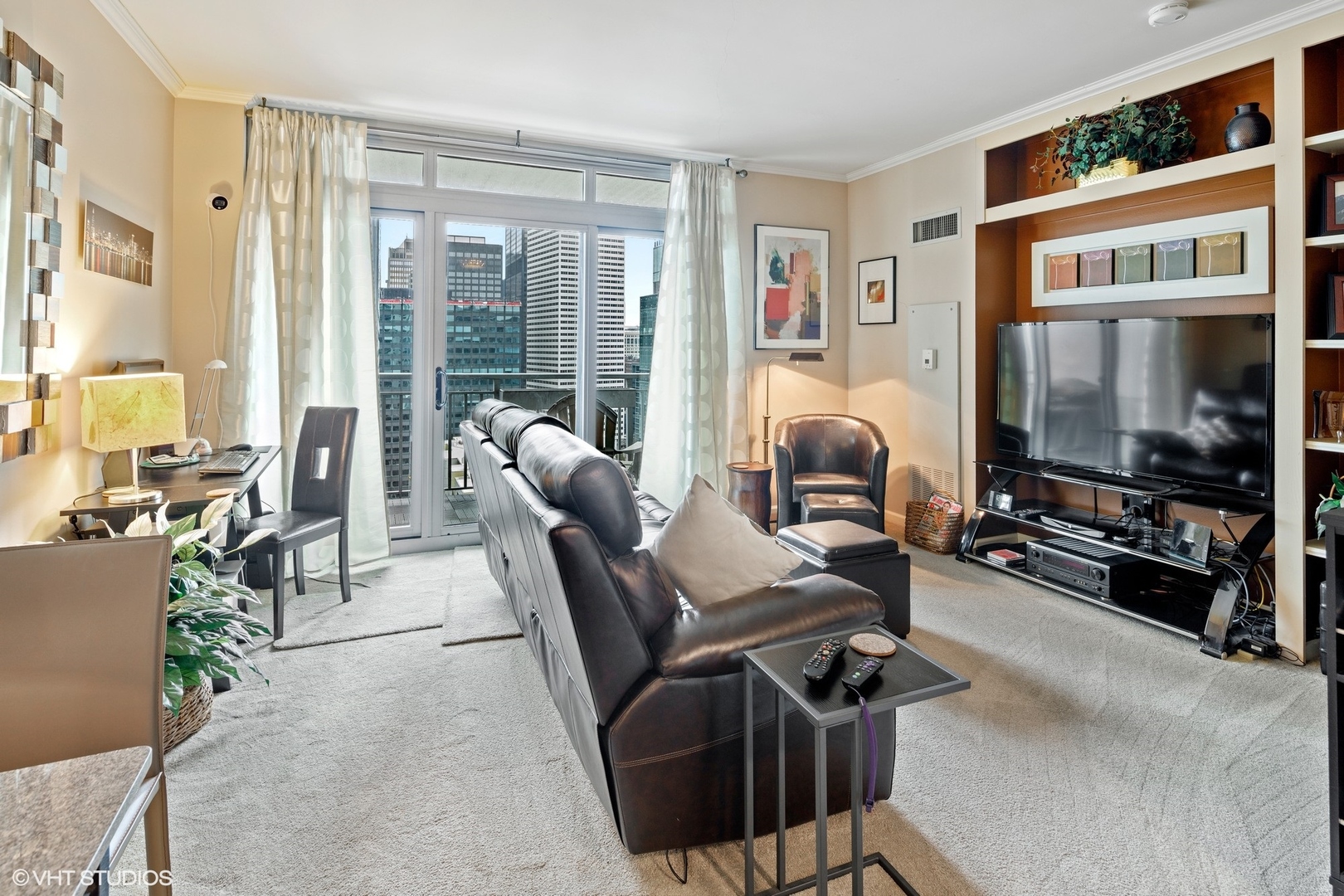 125 S Jefferson Street Unit: 2305