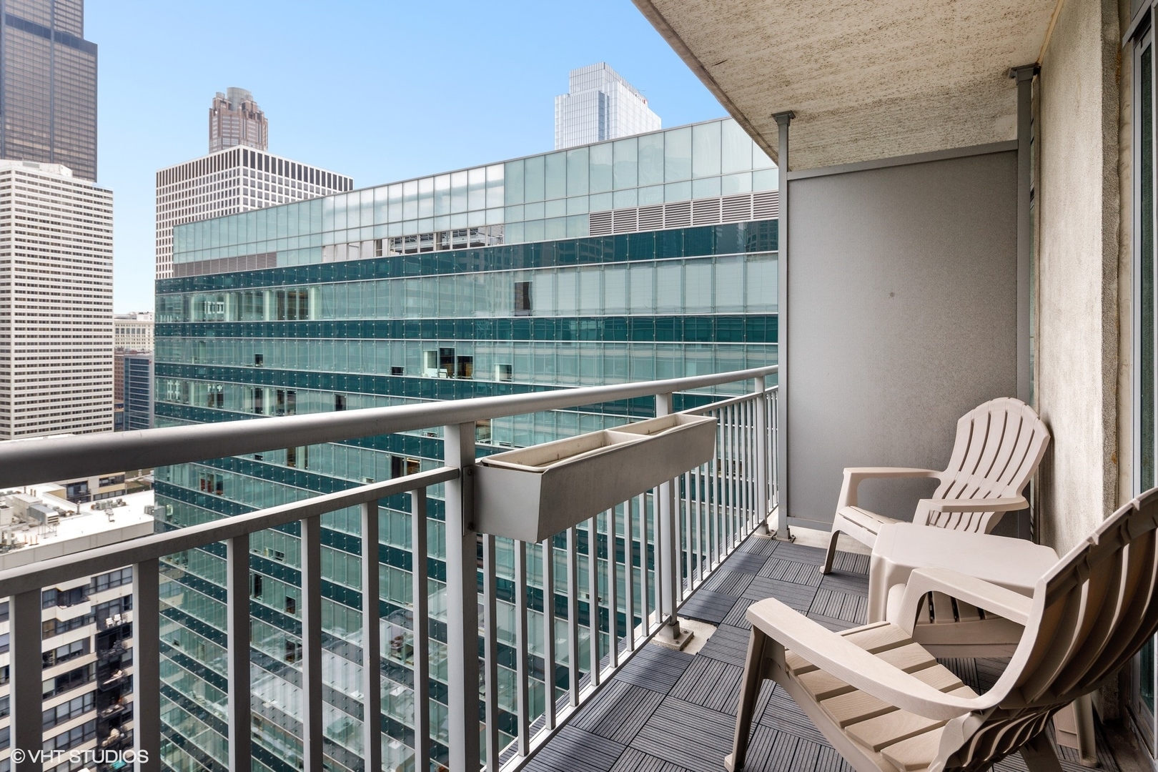 125 S Jefferson Street Unit: 2305