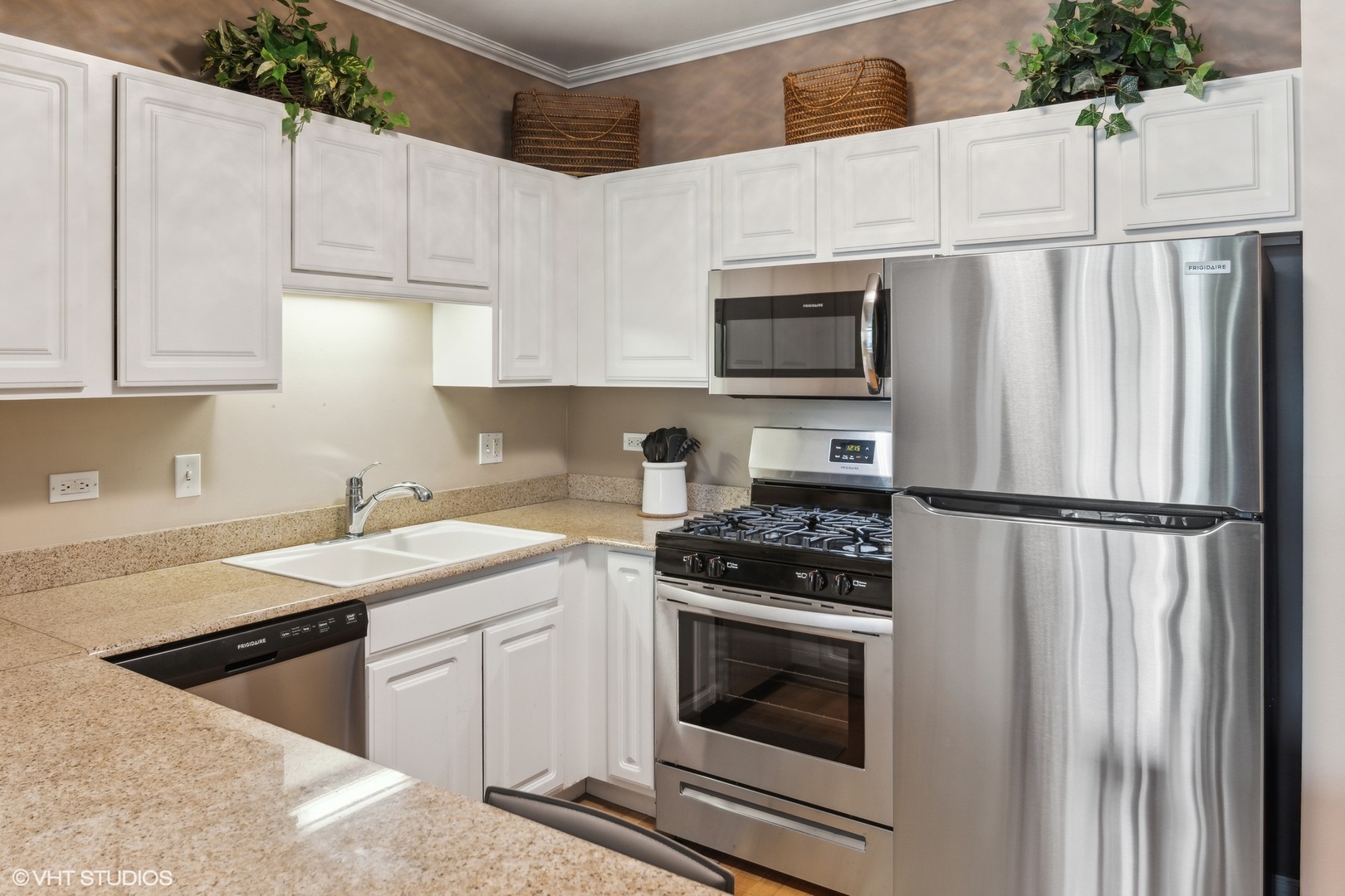 125 S Jefferson Street Unit: 2305