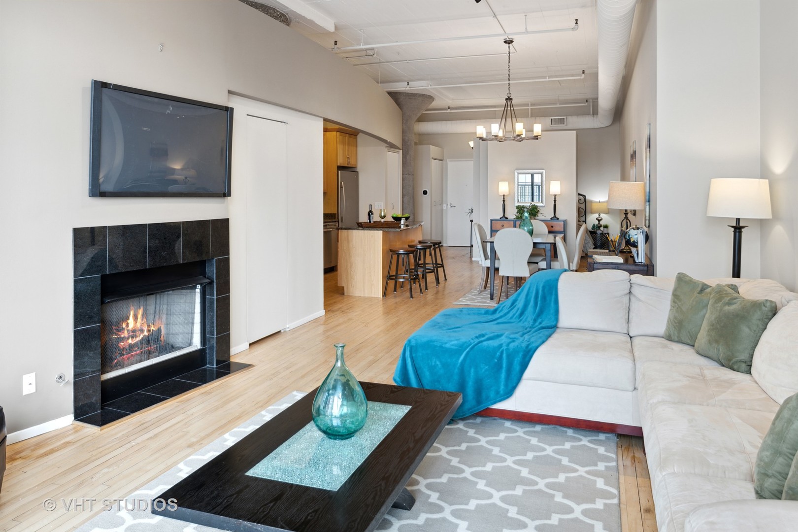 728 W Jackson Boulevard Unit: 504