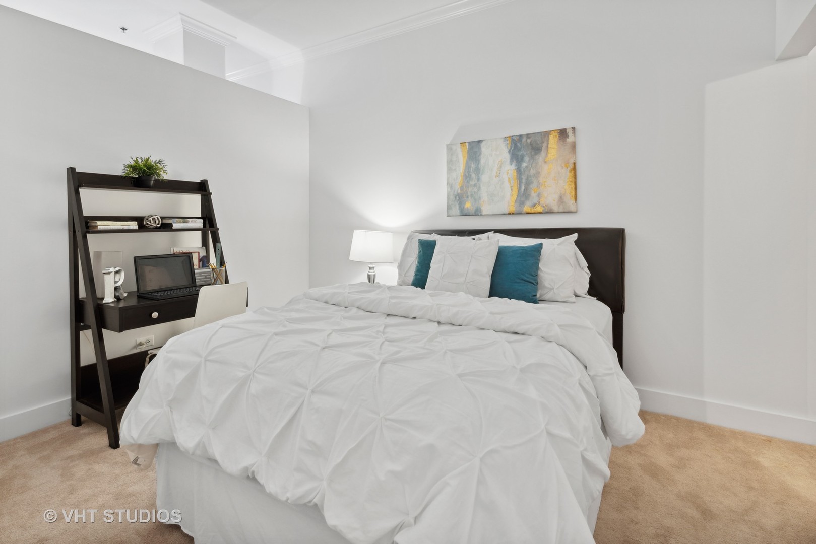 130 S Canal Street Unit: 822