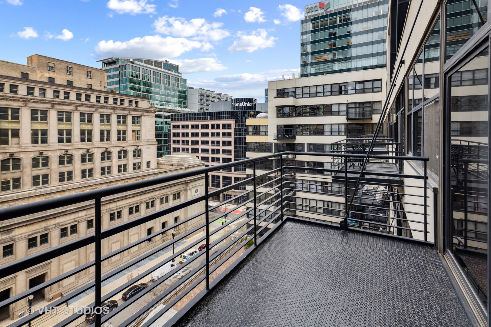 130 S Canal Street Unit: 822