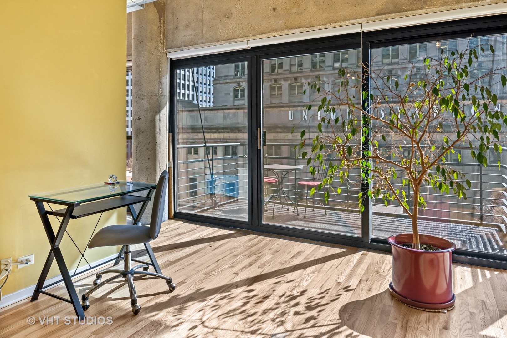 130 S Canal Street Unit: 424