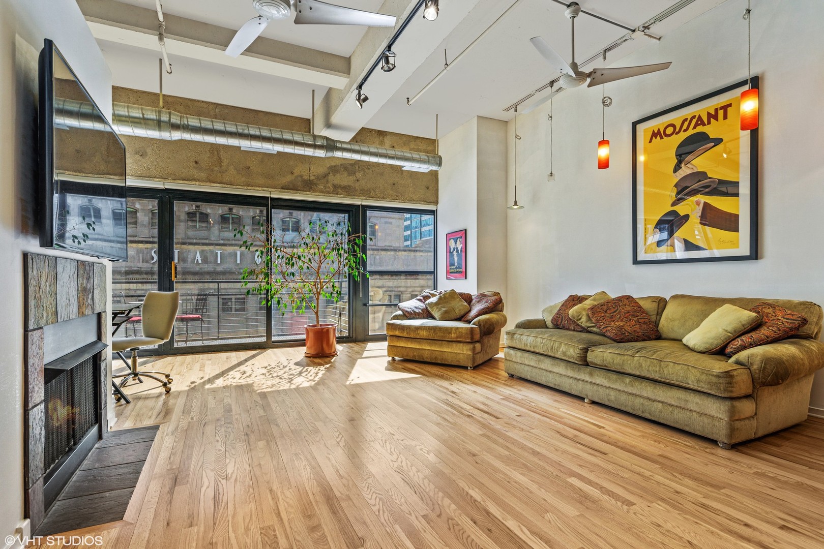 130 S Canal Street Unit: 424