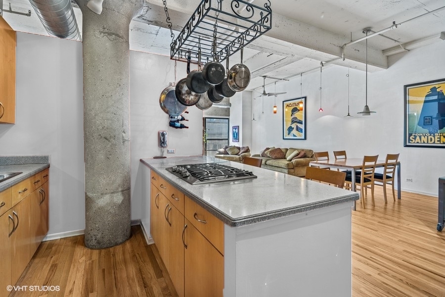 130 S Canal Street Unit: 424