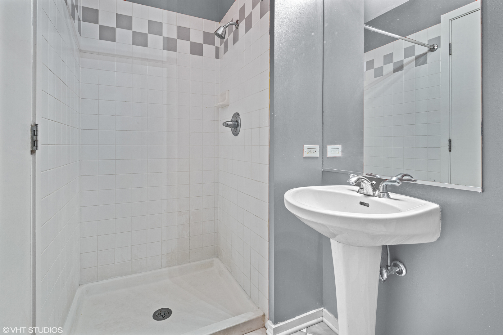 130 S Canal Street Unit: 424