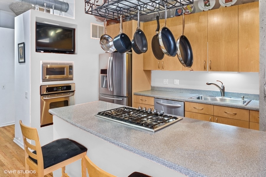 130 S Canal Street Unit: 424