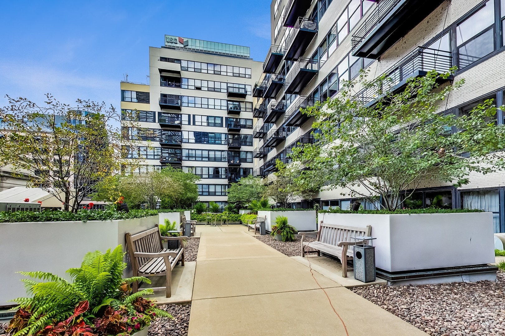 130 S Canal Street Unit: 424