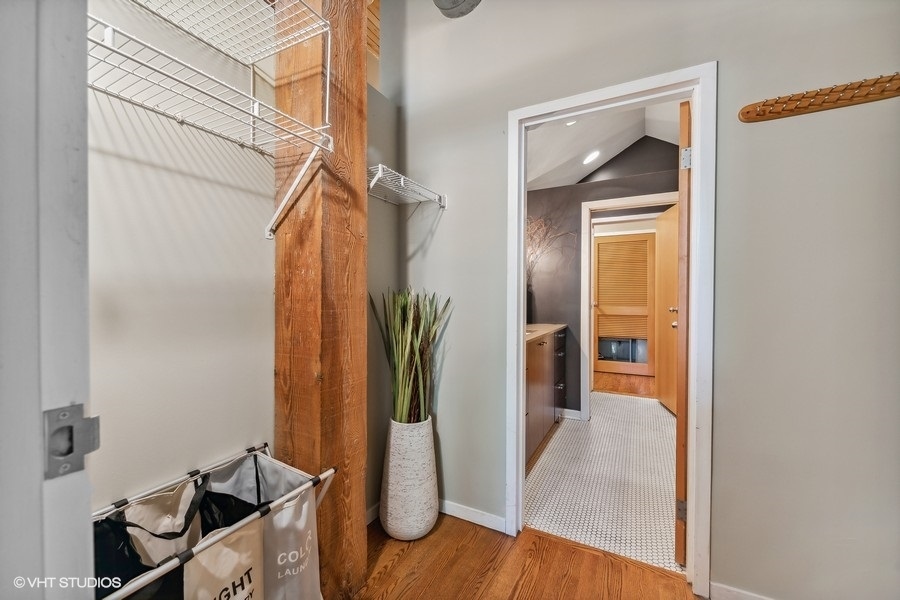 2333 W Saint Paul Avenue Unit: 125