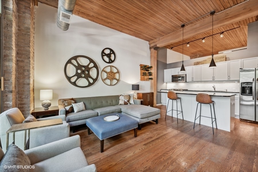 2333 W Saint Paul Avenue Unit: 125