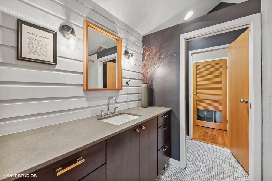 2333 W Saint Paul Avenue Unit: 125