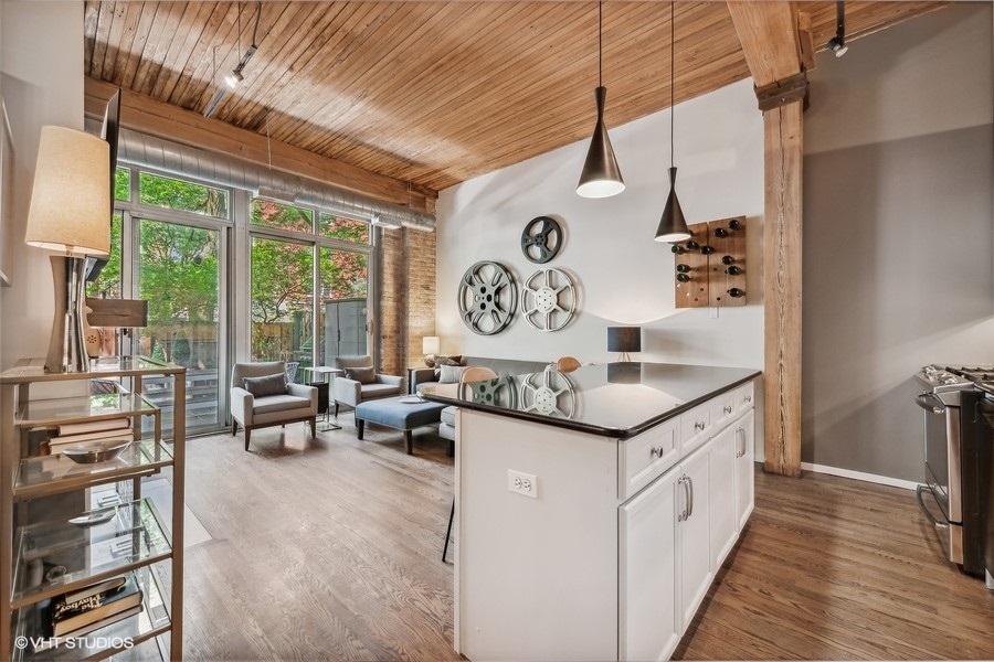 2333 W Saint Paul Avenue Unit: 125