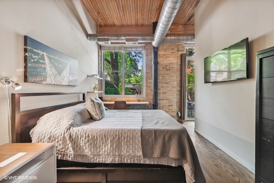 2333 W Saint Paul Avenue Unit: 125