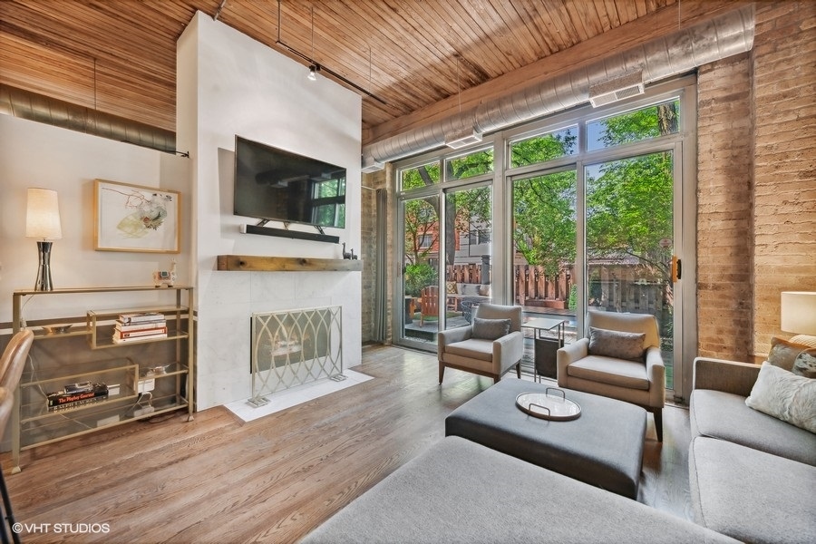 2333 W Saint Paul Avenue Unit: 125