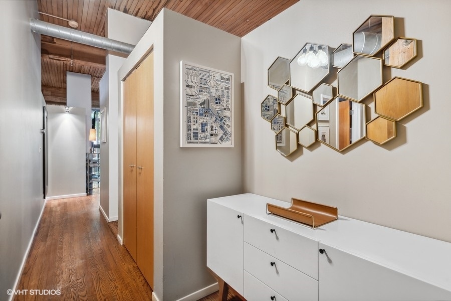 2333 W Saint Paul Avenue Unit: 125