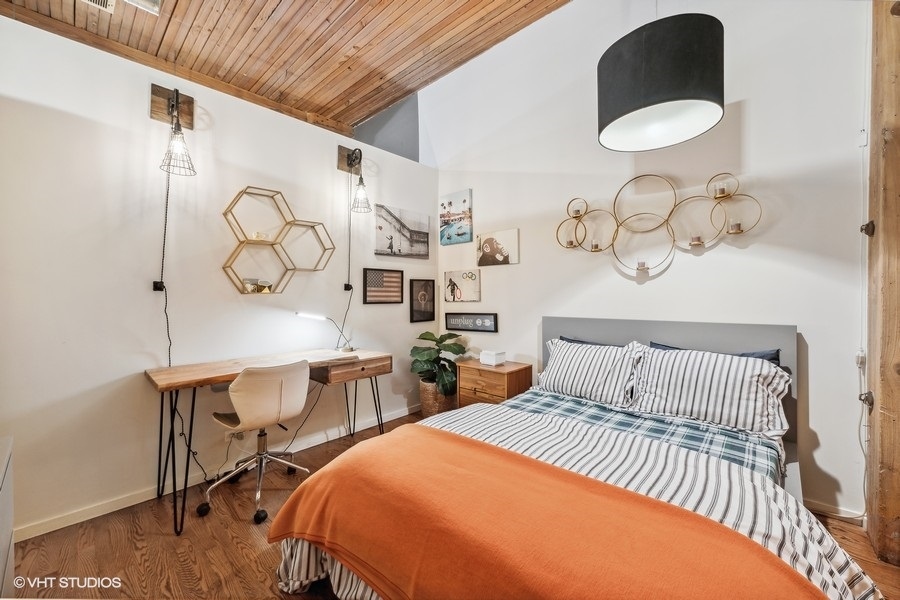 2333 W Saint Paul Avenue Unit: 125