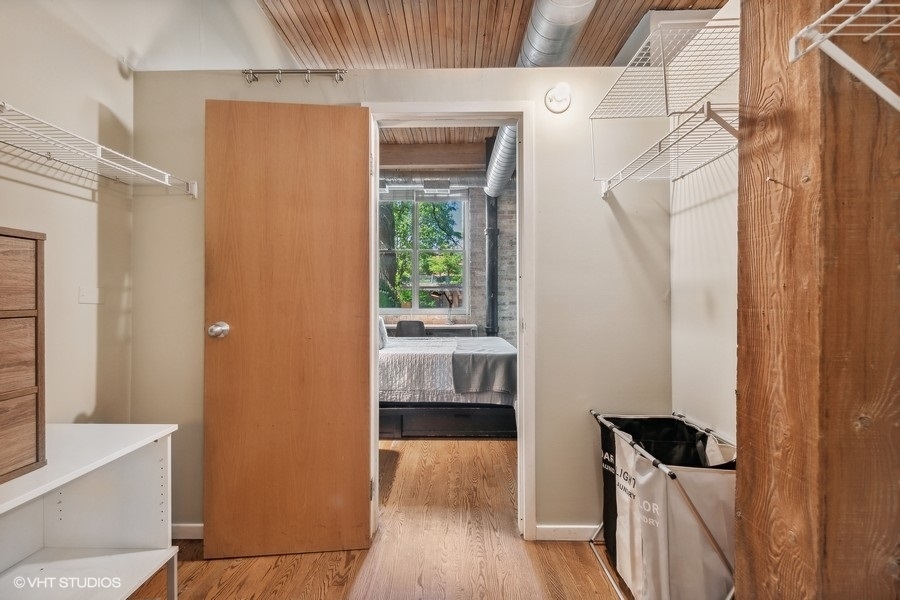 2333 W Saint Paul Avenue Unit: 125