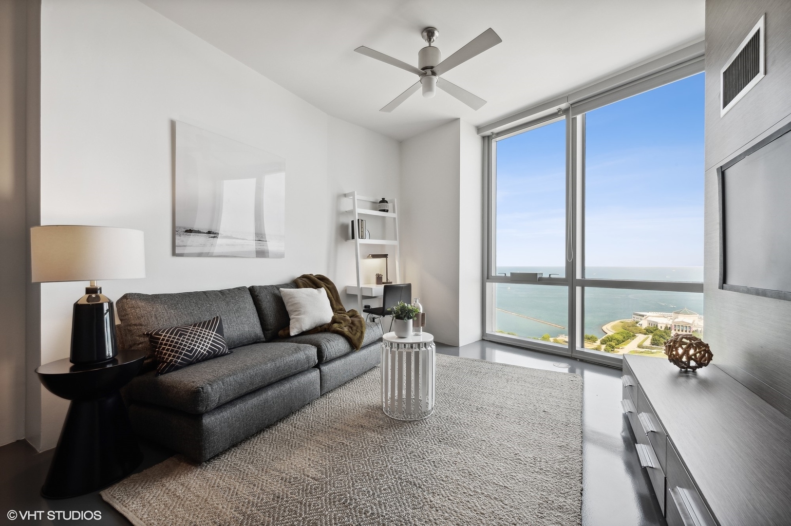 1211 S Prairie Avenue Unit: 3101